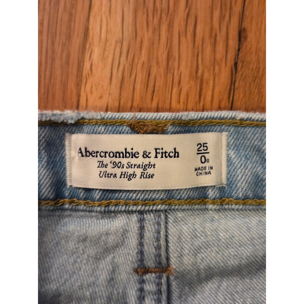 Abercrombie & Fitch 90s Straight Ultra High Rise Jeans Light Wash Split Hem 25/0 - Picture 5 of 10